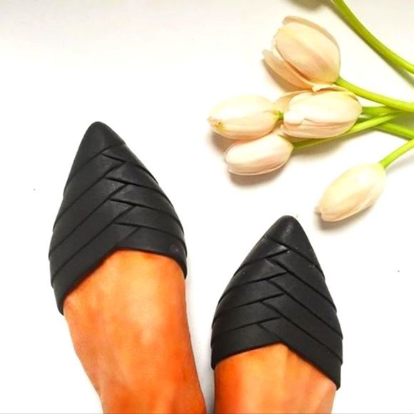 Seychelles Black Flats with Back Strap - Picture 2 of 13